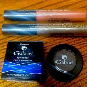 ❤️❤️❤️ HOST PICK!!  3/20.  Lip Gloss Treatment Bundle